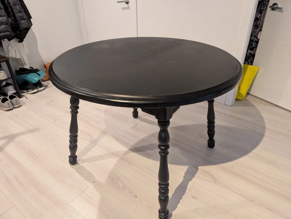 Extending table and four chairs image indicator(6)