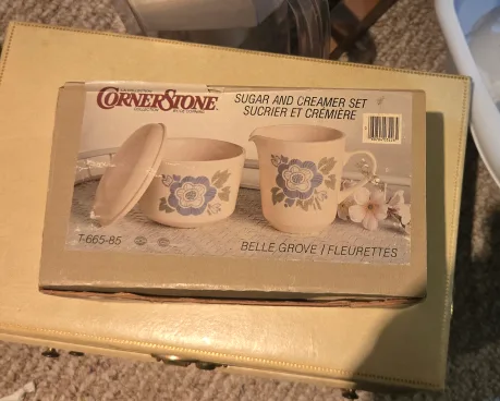 Sugar and Creamer Set (Cornerstone Belle Grove) image indicator(2)
