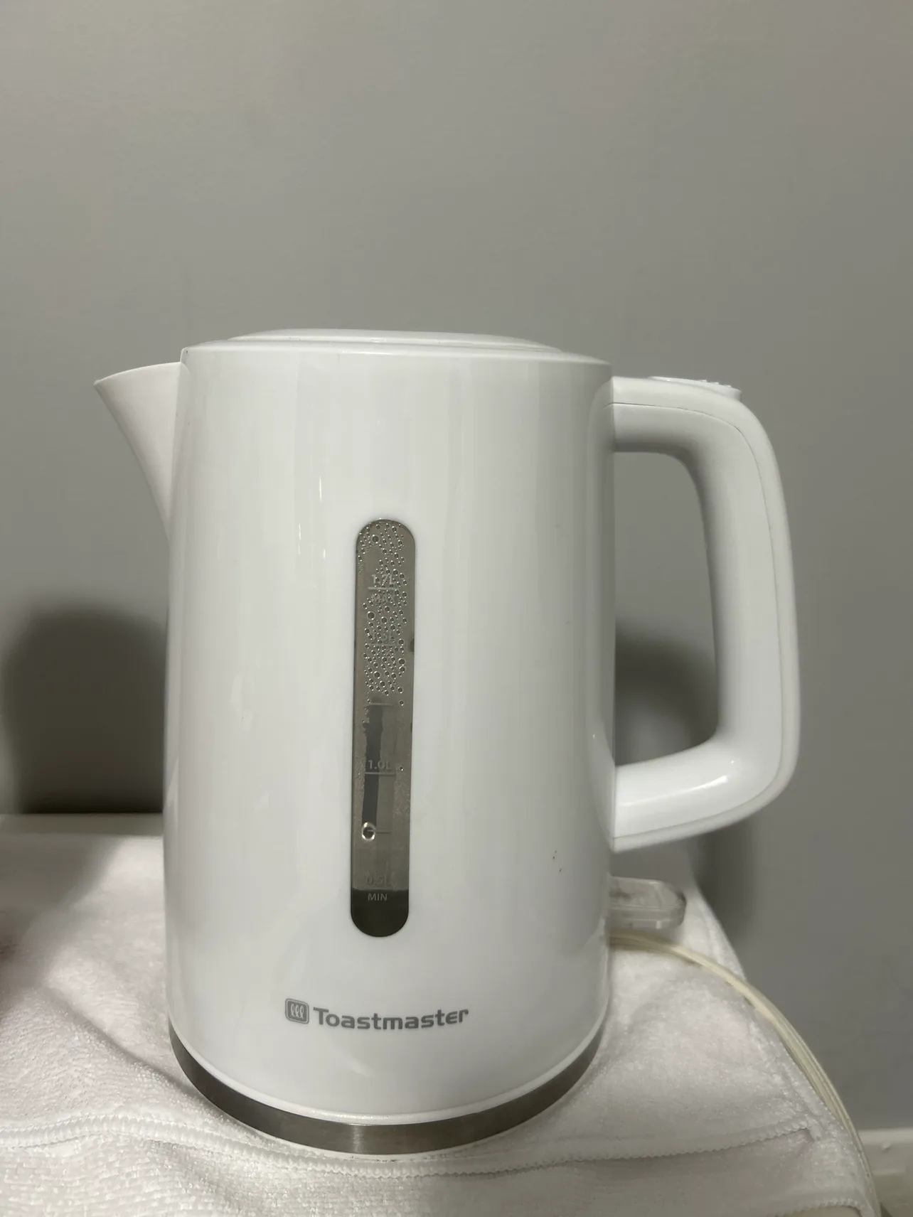 White Toastmaster Electric Kettle thumbnail