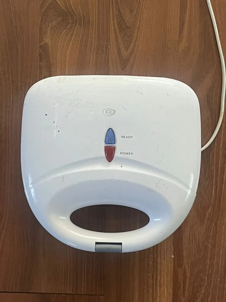 White Electric Sandwich Maker thumbnail