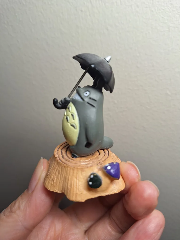 Totoro Figurine with Umbrella image indicator(2)