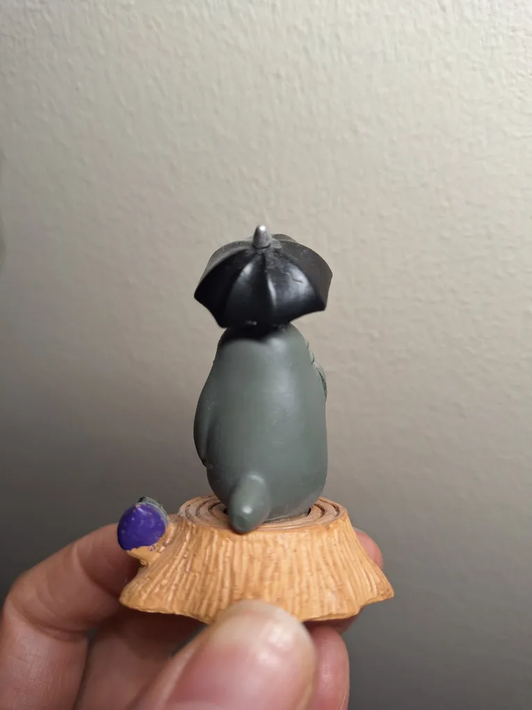 Totoro Figurine with Umbrella image indicator(4)