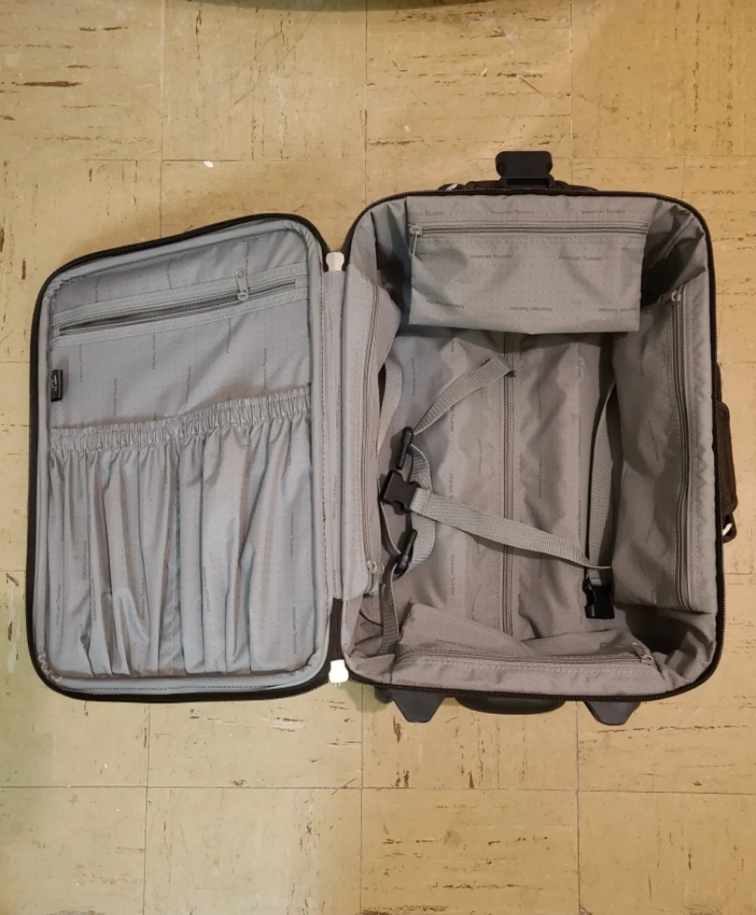 American Tourister Carry-On Suitcase 🧡 image indicator(2)