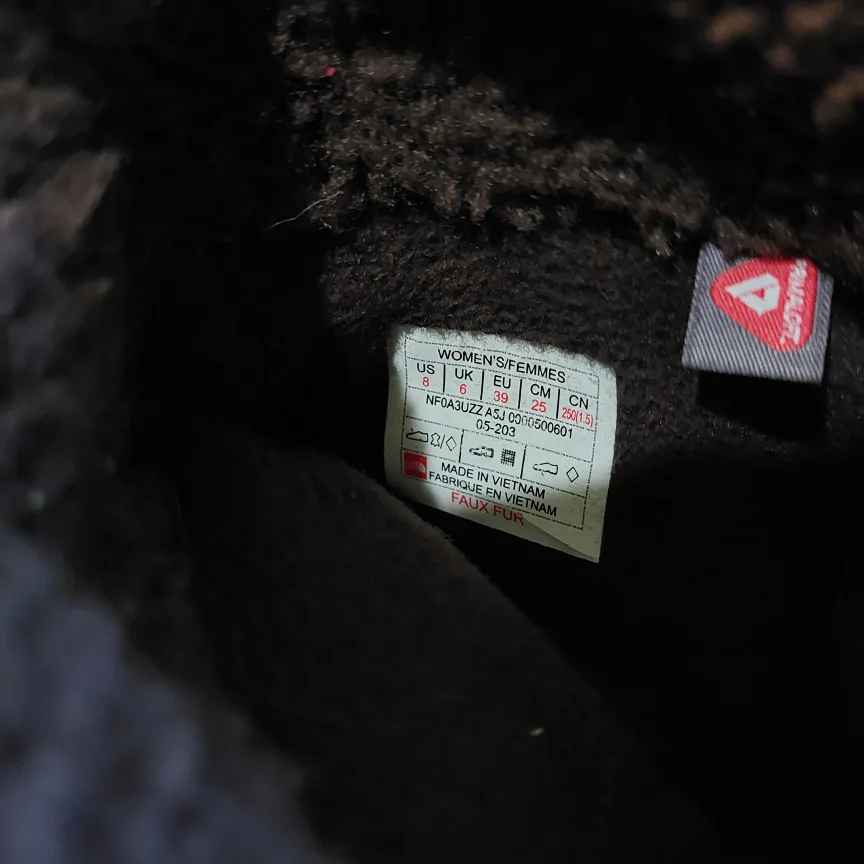 The North Face Women's Winter Boots Size 8 US image indicator(8)