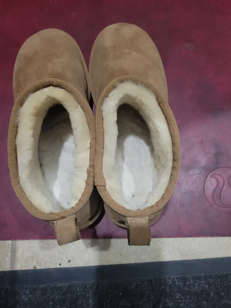 UGG Classic Mini Boots image indicator(2)