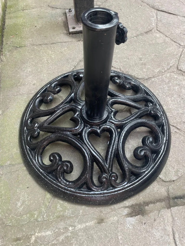 Cast Iron Patio Umbrella Stand image indicator(2)