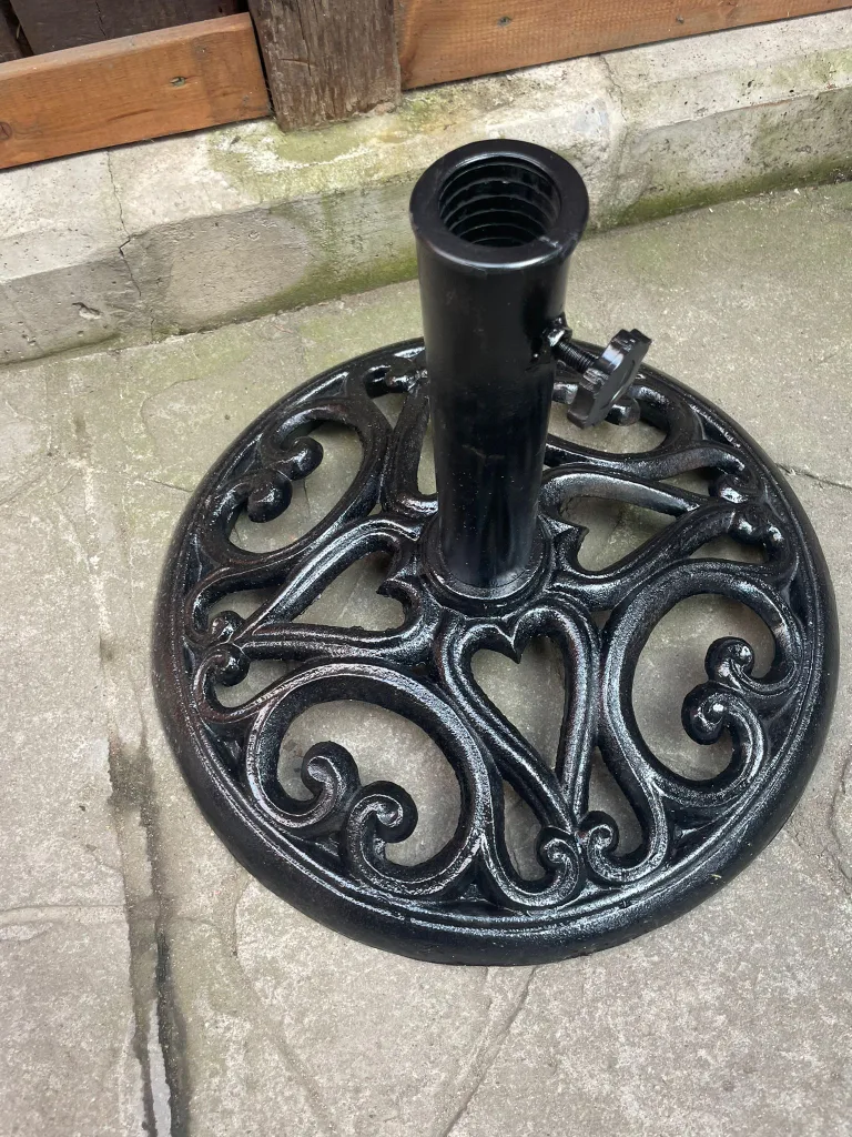 Cast Iron Patio Umbrella Stand image indicator(3)