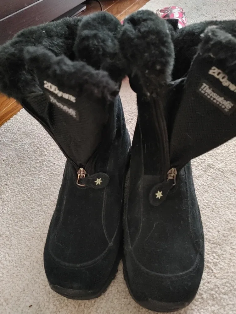 Columbia Women's Black Winter Boots image indicator(2)