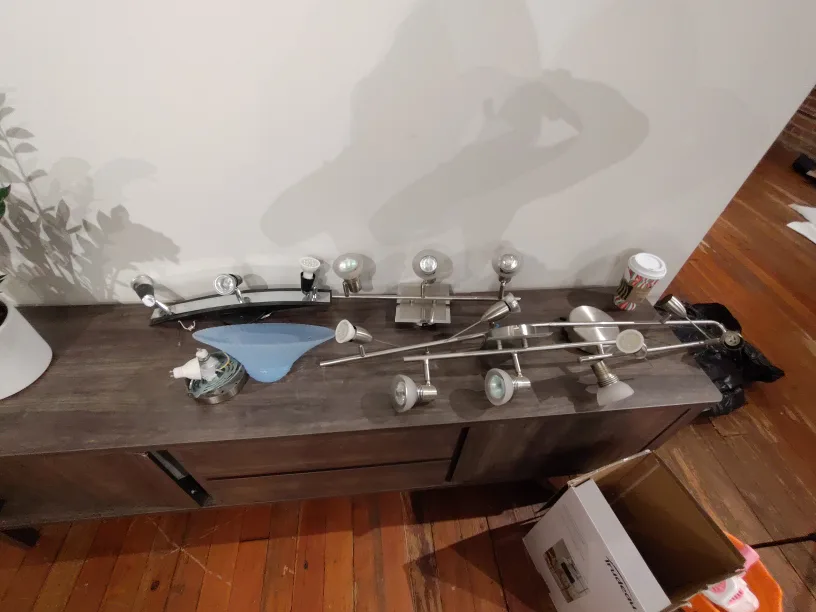 Track Lighting Kit with Bulbs thumbnail