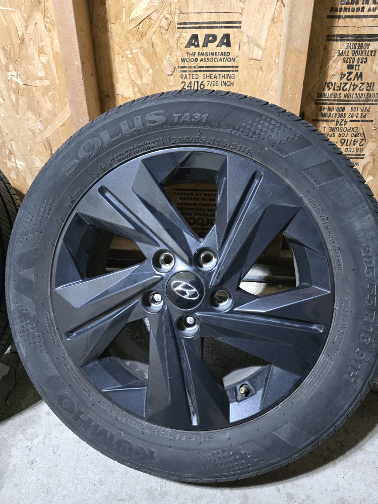 Set of 4 Hyundai 16'' Alloy Wheels with Tires - photo 4