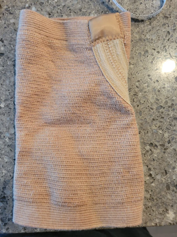 Knee support brace size medium image indicator(5)