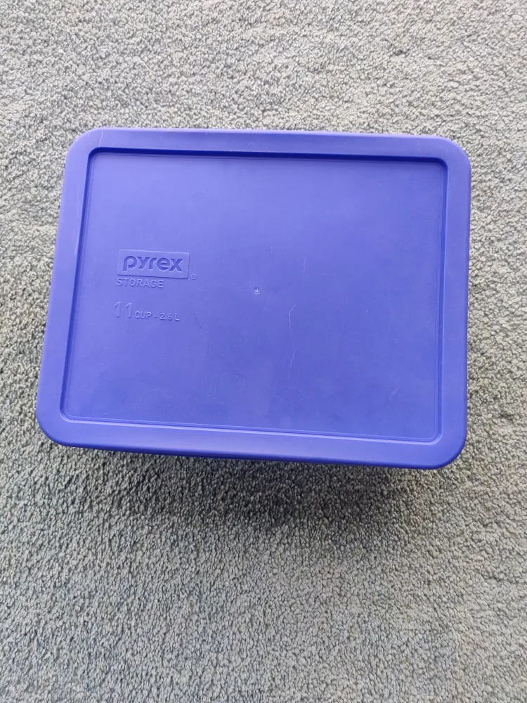 Pyrex 2.6 L Storage Dish with Lid image indicator(3)