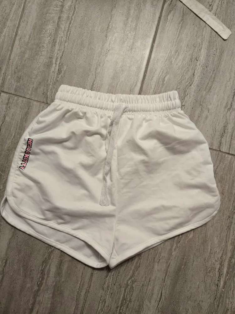 Hello Kitty White Shorts #Freecycle thumbnail