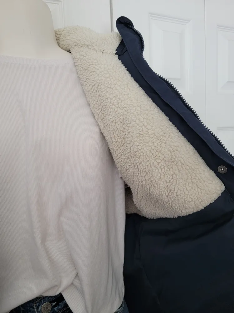 Helly Hansen Winter Jacket - 14 years image indicator(8)