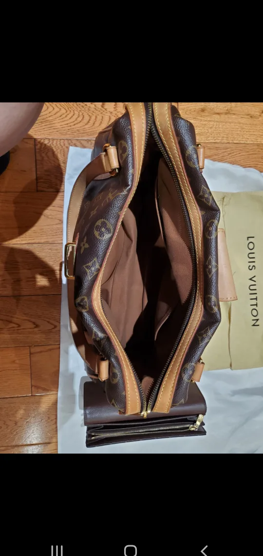 Authentic Louis Vuitton  Monogram Bag image indicator(5)