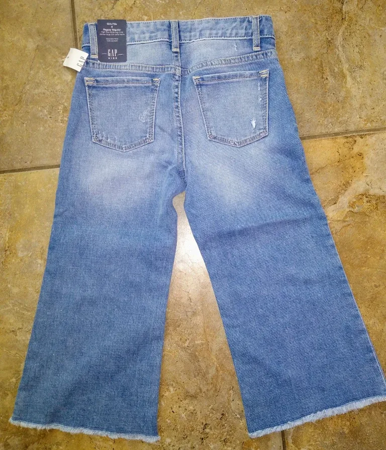 Brand New Girl's 3/4 Length Blue Jeans (Cropped) image indicator(2)