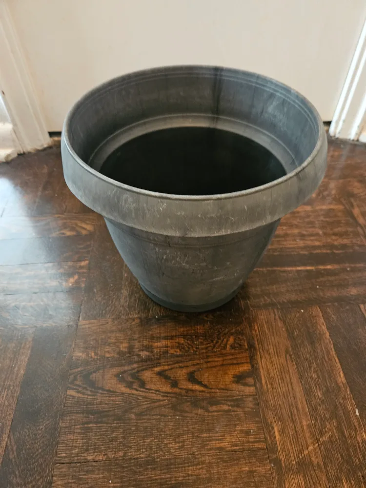 Large Black Plastic Pot ❤️ thumbnail