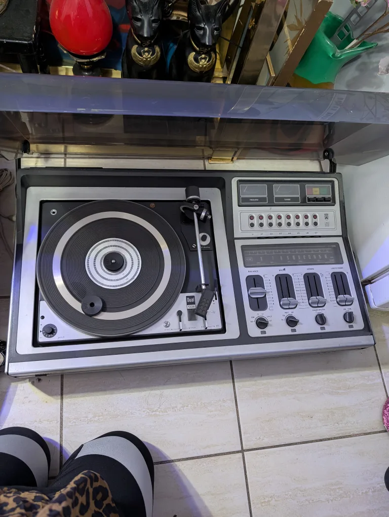 Vintage Grundig Studio 2240 HiFi Record Player image indicator(2)