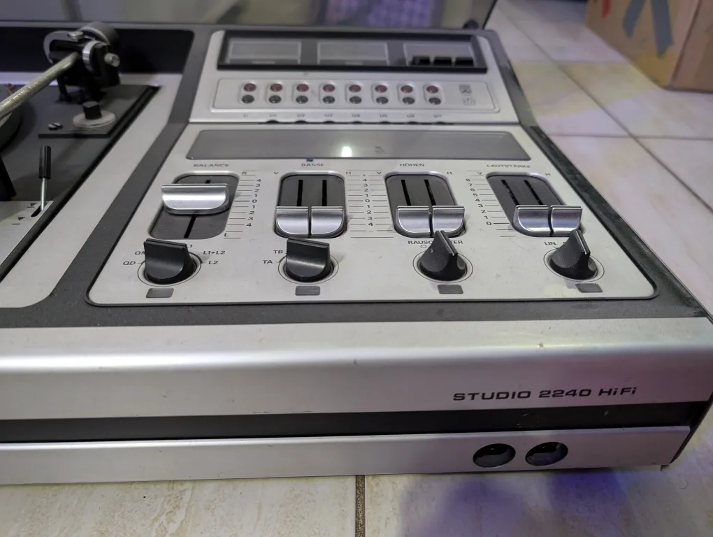 Vintage Grundig Studio 2240 HiFi Record Player image indicator(4)