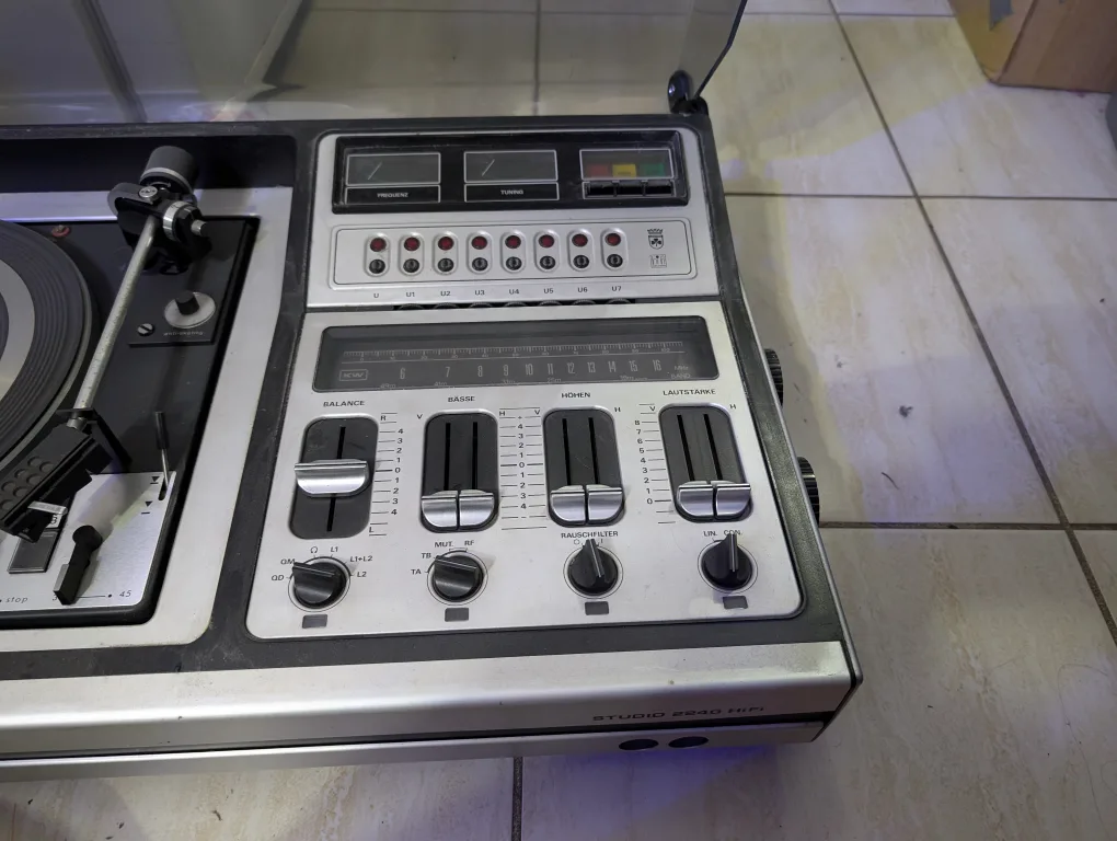 Vintage Grundig Studio 2240 HiFi Record Player image indicator(5)