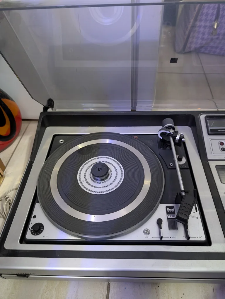 Vintage Grundig Studio 2240 HiFi Record Player image indicator(6)