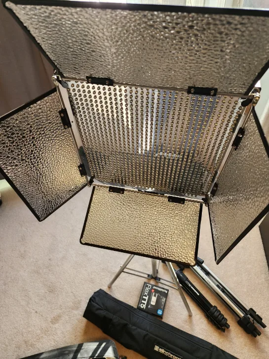 Canon EOS 50D Bundle – Lens, Flash, Lights & Tripods image indicator(5)