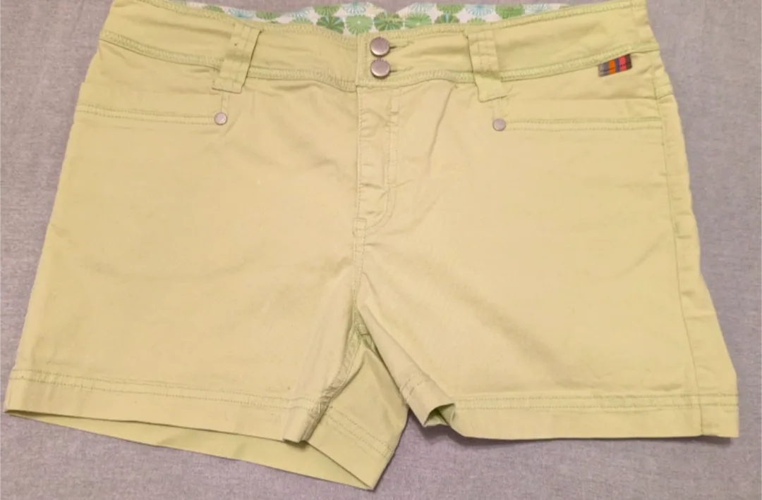 #freecycle Women's Point Zero Green Shorts thumbnail