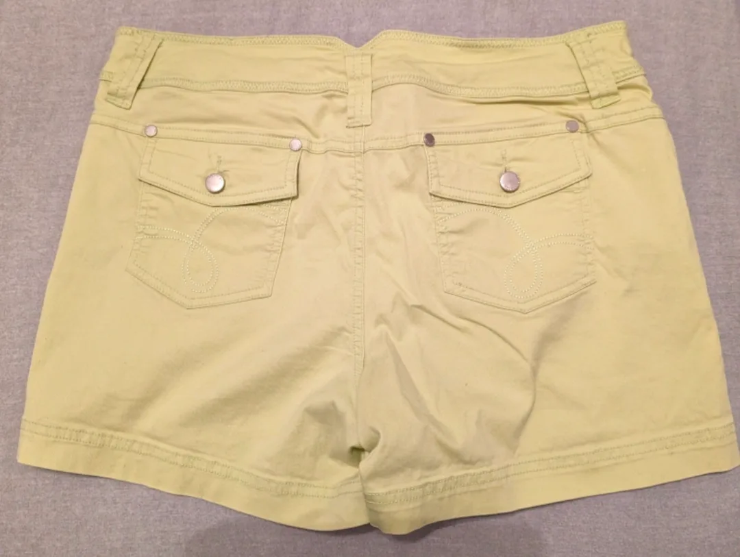 #freecycle Women's Point Zero Green Shorts image indicator(2)