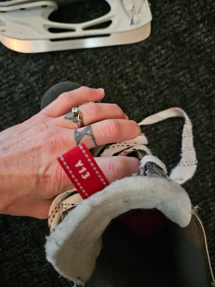 Easton Youth Hockey Skates Size 3 🧡 image indicator(2)