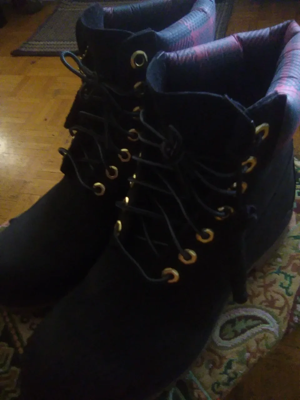 Black Timberlands sz 8.5 image indicator(2)