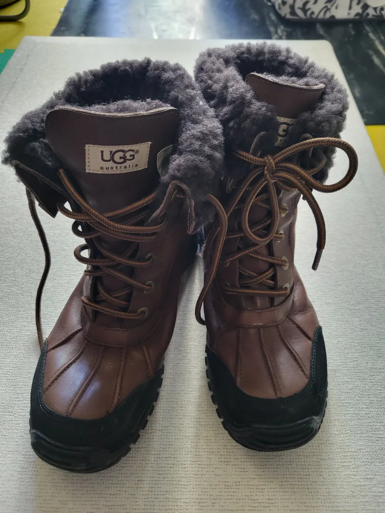 UGG  Brown Leather Winter Boots Size 9 image indicator(2)