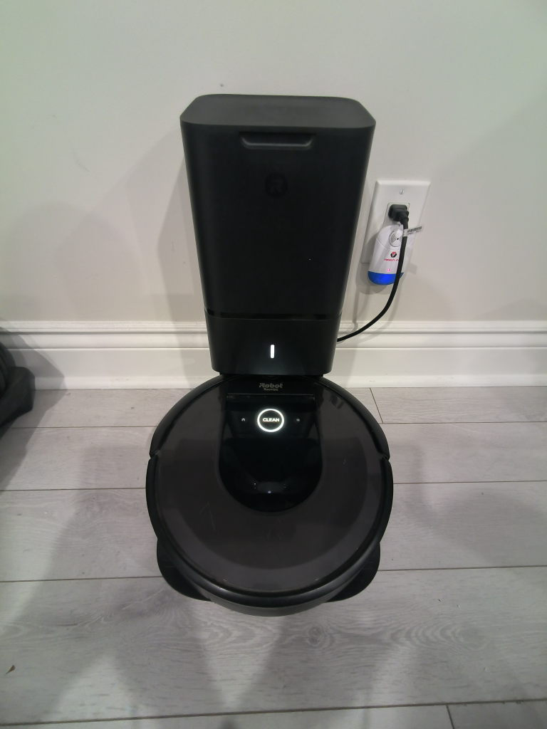 iRobot Roomba Robot Vacuum i7+ with auto emptying tower