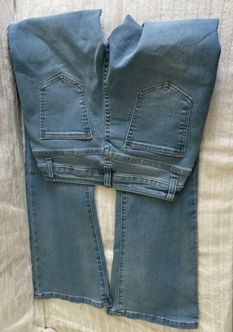 SHEIN Light Wash Flare Bootcut Style Jeans image indicator(5)