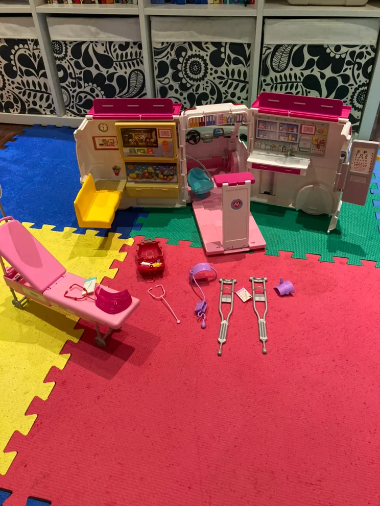 Barbie Ambulance Set image indicator(2)