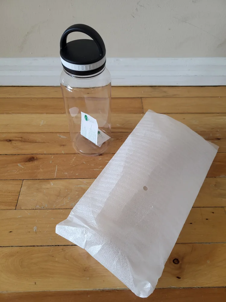 NEW! Water Bottle w/ Carry Handle #ThriftyPicks image indicator(2)