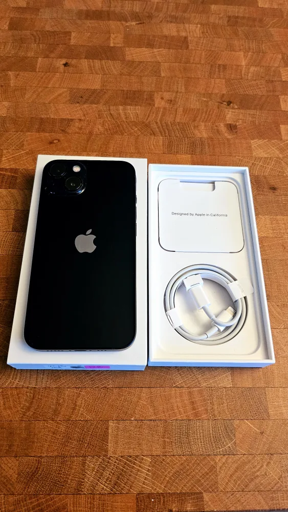 iPhone 13 midnight 128 GB image indicator(3)