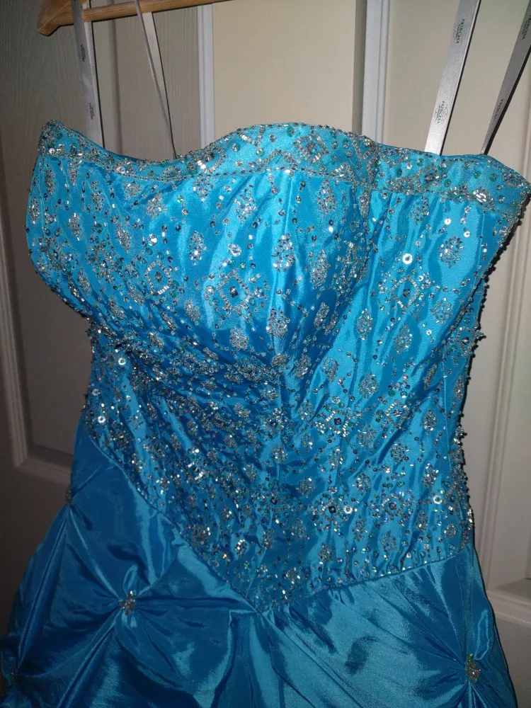 Beautiful Teal Blue Prom Dress image indicator(3)