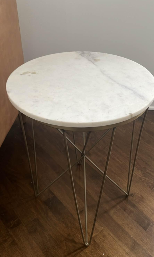 White Marble Top Side Table 🥕 - photo 2