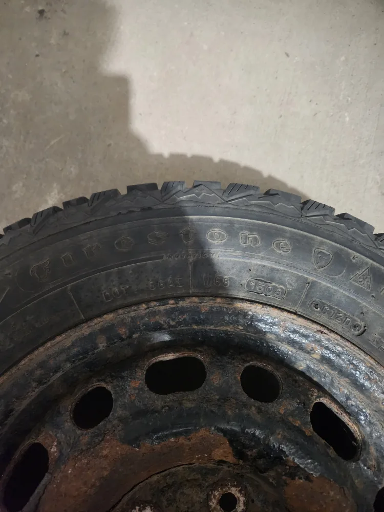 Set of 4 Firestone Winterforce Tires 195/65R15 image indicator(3)