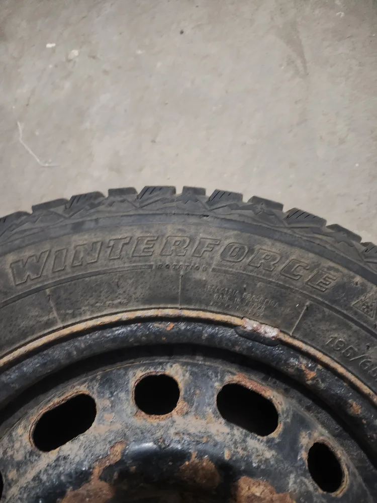 Set of 4 Firestone Winterforce Tires 195/65R15 image indicator(4)