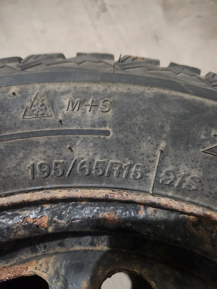 Set of 4 Firestone Winterforce Tires 195/65R15 image indicator(5)