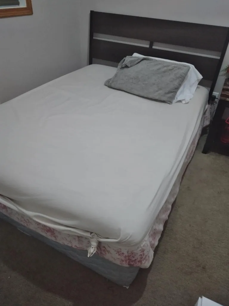 Twin Size Bed no frame with mattress