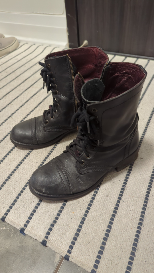 🧡 Black Leather Combat Boots