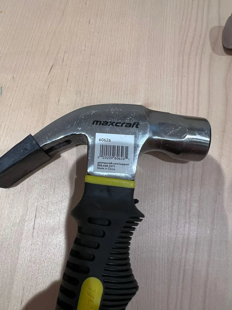 10 Maxcraft 60626 8-oz. Stubby Claw Hammer image indicator(3)