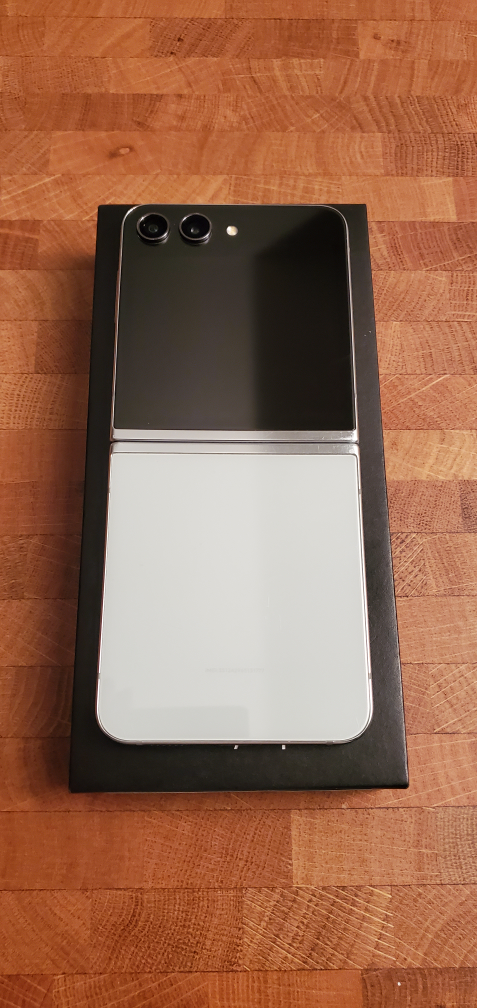 Samsung Galaxy Z Flip5 - photo 4