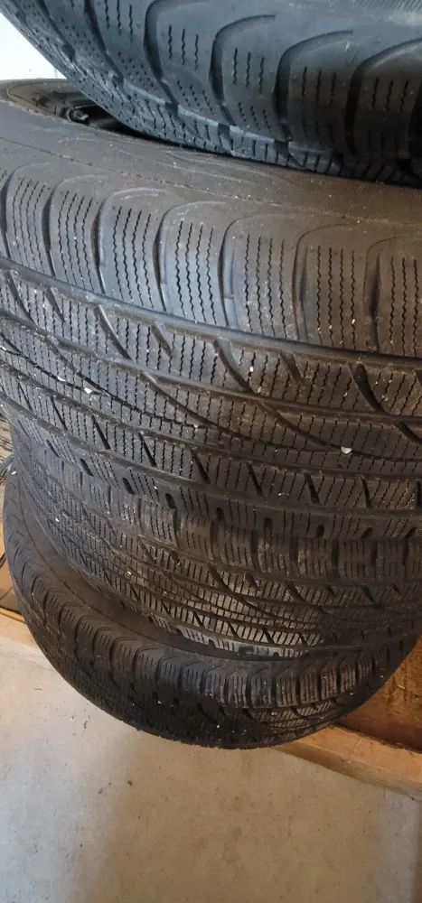 Set of 4 Winter Tires 195/65R15 image indicator(2)