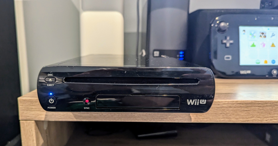 Nintendo WiiU 32GB Console & Gamepad Bundle - Black - photo 4