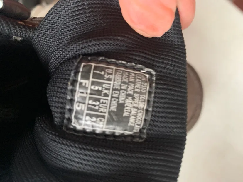 Sketchers Unisex Boots size 7 image indicator(3)