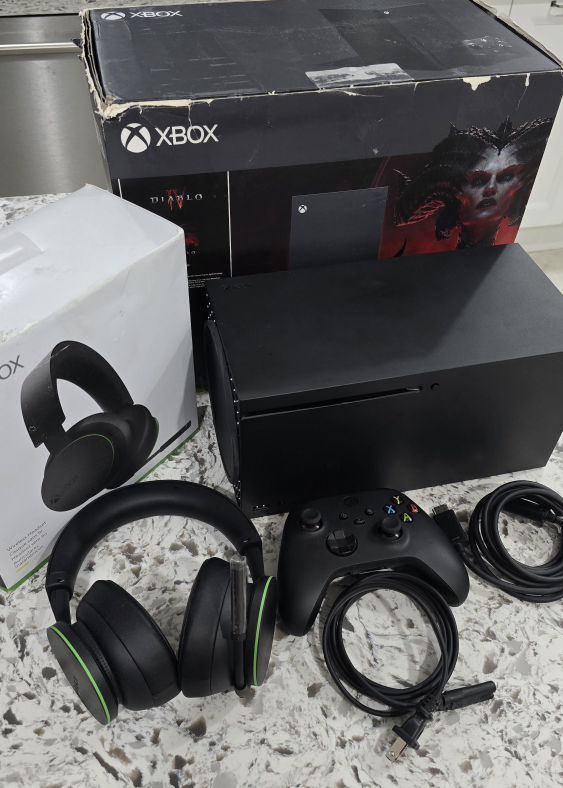 Xbox Series X – Diablo® IV Bundle + Official Wireless Headset