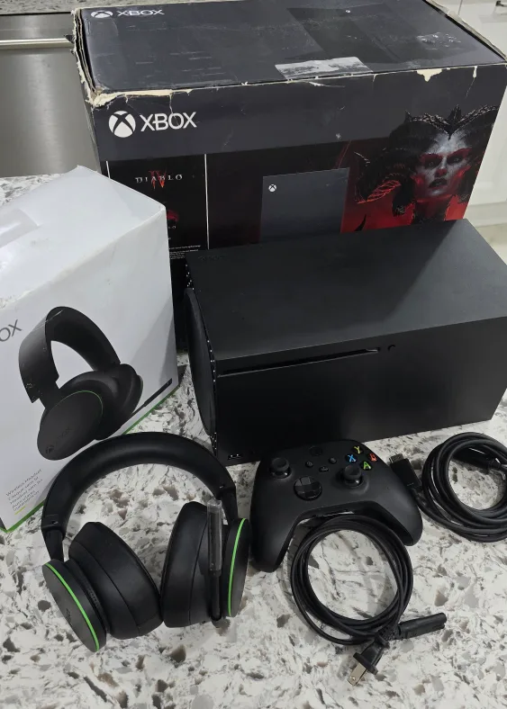 Xbox Series X – Diablo® IV Bundle + Official Wireless Headset thumbnail